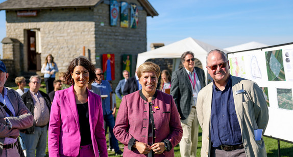 V.l.: Dorothee Eisenlohr, Oberbürgermeisterin der Stadt Schramberg, Ministerin Nicole Razavi MdL und Reiner Ullrich, Ortsvorsteher von Waldmössingen