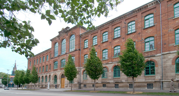 Ehemaliges Schelztorgymnasium, heutiger Sitz des Landesamtes für Denkmalpflege und des Referates Denkmalpflege im Regierungspräsidium Stuttgart (Quelle: © RP Stuttgart, Felix Pilz)