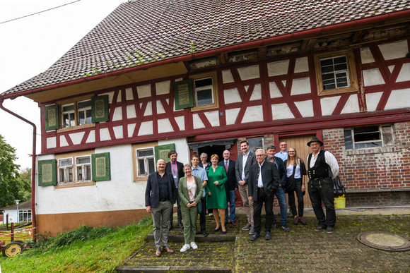 Staatssekretärin Andrea Lindlohr MdL besucht den Störz-Hof in Flözlingen