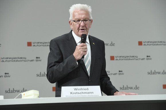 Mobilität Zwischenbilanz des Strategiedialogs Automobilwirtschaft Ministerpräsident Winfried Kretschmann (Bild: e-mobil BW / Studio KD Busch)