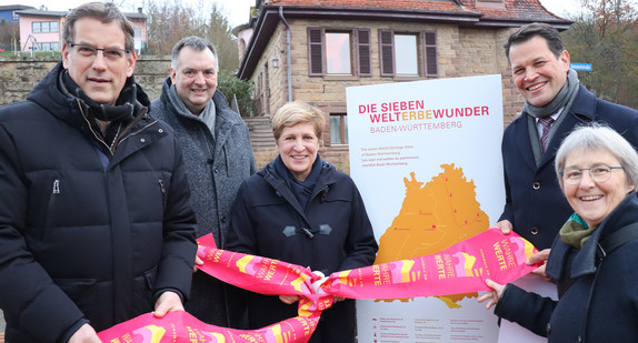 Von links: Dr. Erik Schweickert MdL, Ansgar Mayr MdL, Ministerin Nicole Razavi MdL, Bürgermeister Aaron Treut, Stefanie Seemann MdL