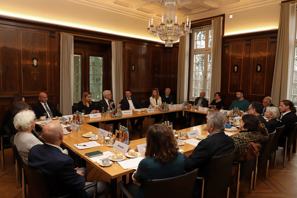 Antisemitismus Erste Sitzung des Expertenrats gegen Antisemitismus Konstituierende Sitzung des Expertenrats Antisemitismus (Bild: Staatsministerium Baden-Württemberg)