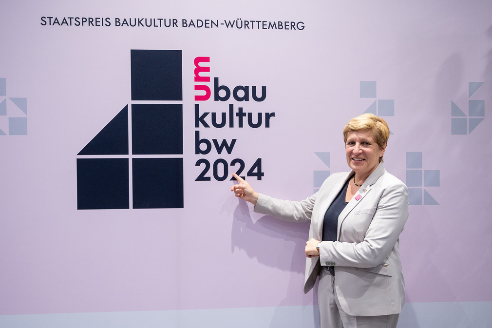 Ministerin Nicole Razavi bei der Verleihung des Staatspreises Baukultur 2024