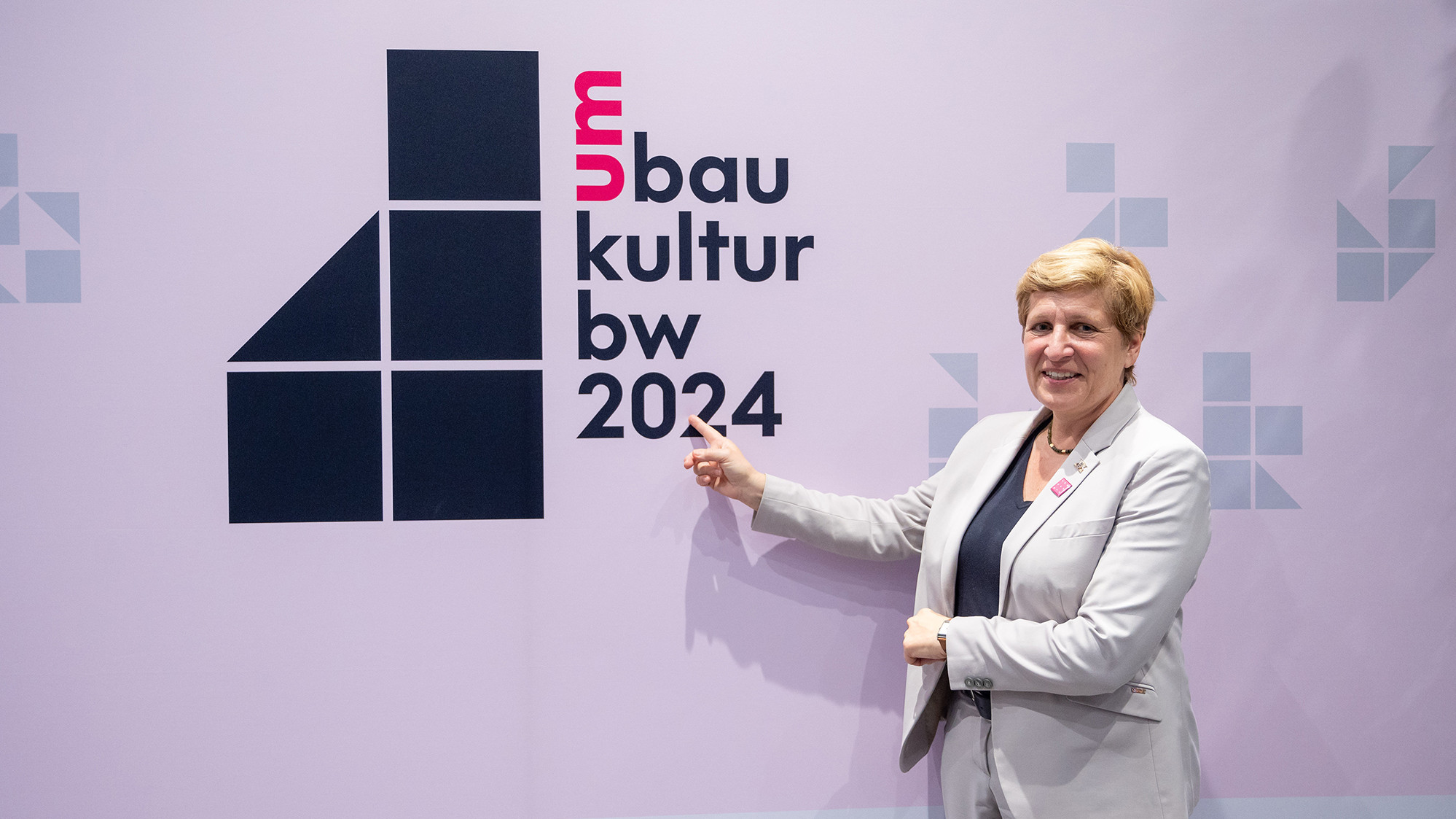 Ministerin Nicole Razavi bei der Verleihung des Staatspreises Baukultur 2024