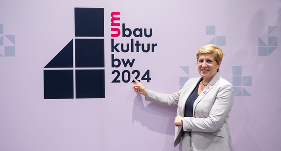 Ministerin Nicole Razavi bei der Verleihung des Staatspreises Baukultur 2024