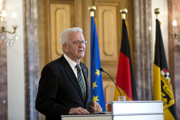 Auszeichnung Verdienstorden des Landes an 22 verdiente Persönlichkeiten Ministerpräsident Winfried Kretschmann bei seiner Ansprache