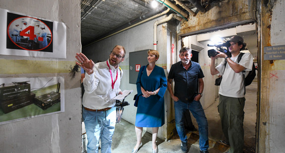 Staatssekretärin Andrea Lindlohr MdL besucht das Hilfskrankenhaus in Rottenburg am Neckar.