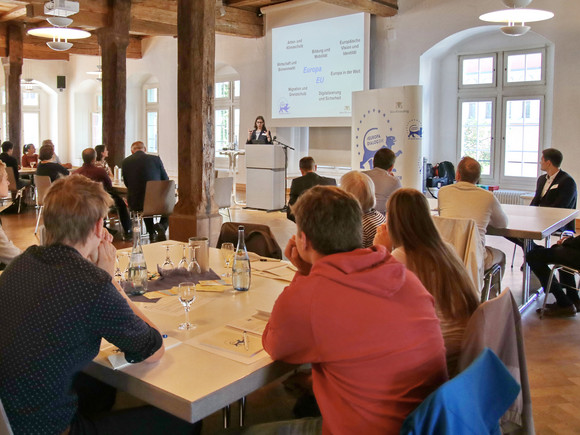 Europa Dritter Bürgerdialog im Rahmen des Europadialogs in Ravensburg Bürgerinnen und Bürger diskutieren über Europa (Foto: Kim Enderle)