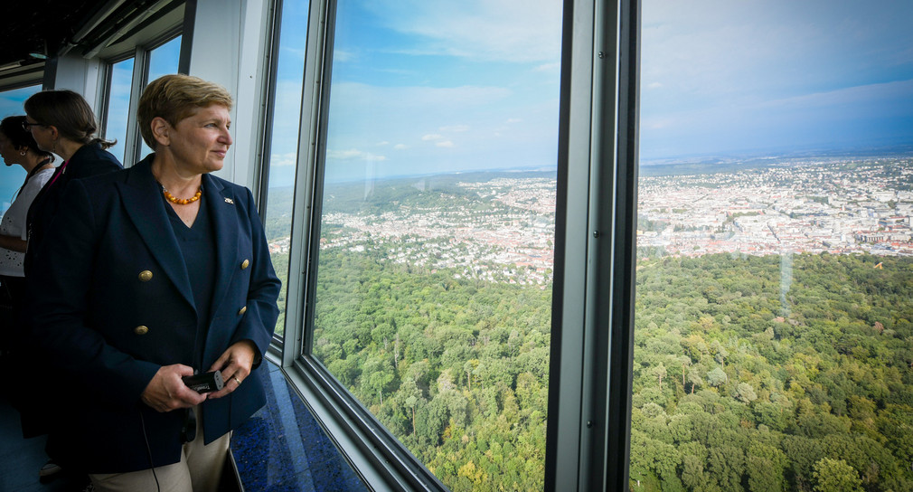 Ministerin Nicole Razavi MdL besucht den Stuttgarter Fernsehturm