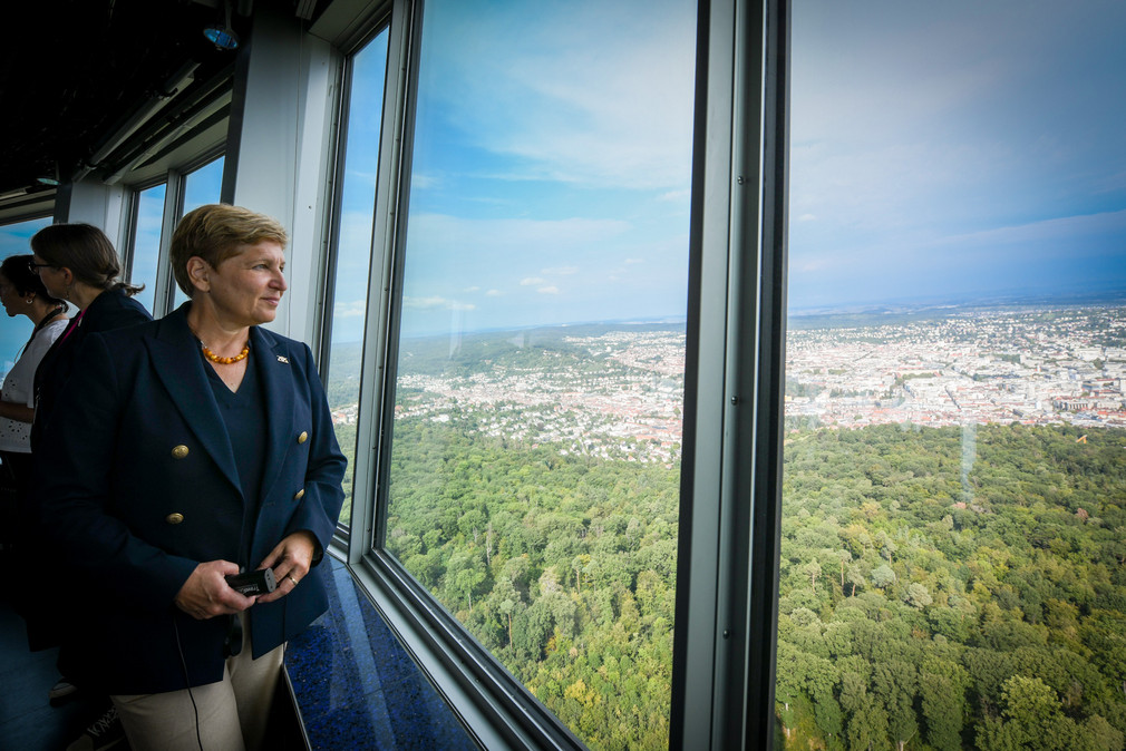 Ministerin Nicole Razavi MdL besucht den Stuttgarter Fernsehturm