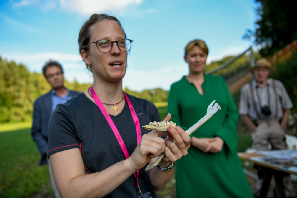 Staatssekretärin Andrea Lindlohr MdL besucht die Drexlerhöhle in Engen