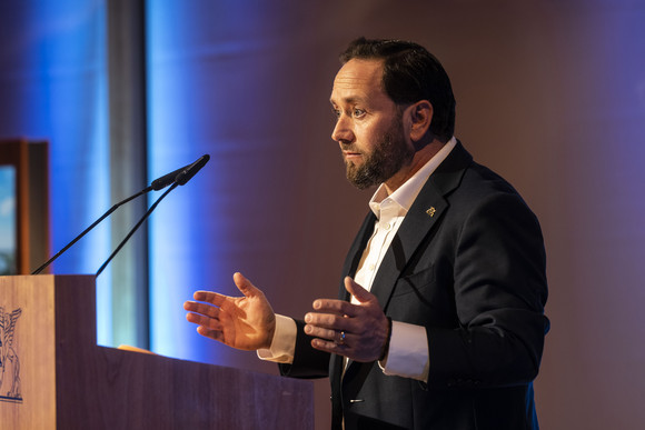 Europa Achter Donausalon setzt Fokus auf Zukunft von Moldau Staatssekretär Florian Hassler bei seiner Rede beim 8. Donausalon in der Vertretung des Landes Baden-Württemberg beim Bund in Berlin
