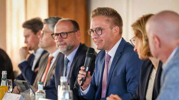 Spitzengespräch zur grenzüberschreitenden Zusammenarbeit bei Fragen der Raumplanung mit Vertretern aus Baden-Württemberg, Frankreich und der Schweiz in Rheinfelden. 