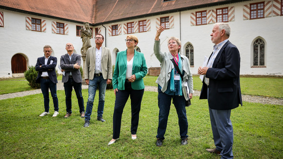 Staatssekretärin Lindlohr im Zisterzienserinnenkloster in Heiligkreuztal