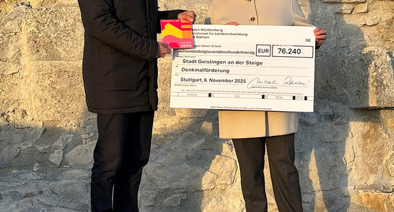 v.l.: Ignazio Ceffalia, Oberbürgermeister der Stadt Geislingen an der Steige, und Ministerin Nicole Razavi MdL