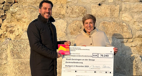 v.l.: Ignazio Ceffalia, Oberbürgermeister der Stadt Geislingen an der Steige, und Ministerin Nicole Razavi MdL