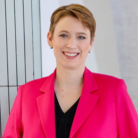 Portrait Staatssekretärin Andrea Lindlohr MdL