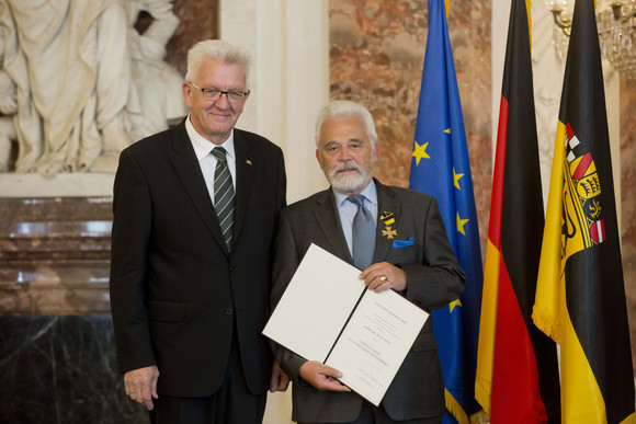 Auszeichnung Verdienstorden des Landes an 22 verdiente Persönlichkeiten Ministerpräsident Winfried Kretschmann (l.) und Dr. Willi Steul (r.)