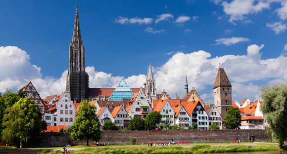 Altstadtansicht Ulm auf Stadtmauer, Metzgertum Fischerviertel bis zum Ulmer Münster