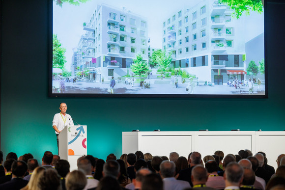 Wohnen und Bauen Zweite Jahresveranstaltung des Strategiedialogs Wohnen und Bauen Impulsvortrag „Mehr als Wohnen“ von Univ. Prof. Dipl. Ing. Rudolf Scheuvens, Dekan der Fakultät für Architektur und Raumplanung der Technischen Universität Wien