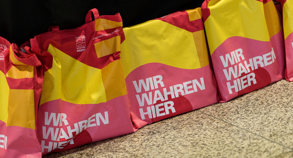 Taschen mit neuer Dachmarke "Wahre Werte"