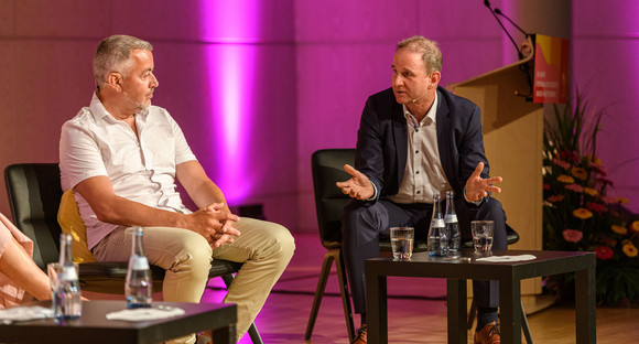 Podium beim Festakt 50 Jahre Denkmalschutzgesetz in der Liederhalle