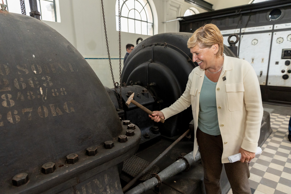 Ministerin Nicole Razavi MdL besucht die ehemaligen Textilwerke Heinrich Otto und Söhne (HOS) in Wendlingen am Neckar