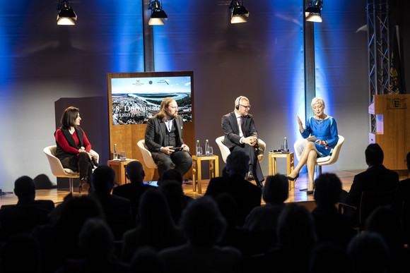 Europa Achter Donausalon setzt Fokus auf Zukunft von Moldau Podiumsdiskussion mit Khatia Kikalishvili, Anton Hofreiter, Sergiu Prodan und Marieluise Beck (von links nach rechts).