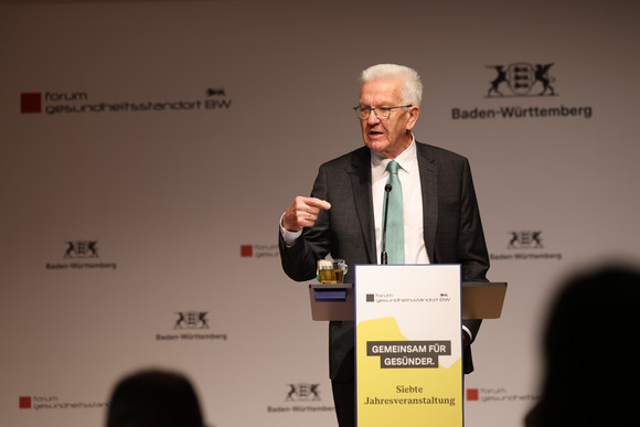 Ministerpräsident Winfried Kretschmann bei seiner Eröffnungsrede bei der Jahresveranstaltung des Forums Gesundheitsstandort Baden-Württemberg