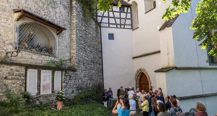 Ministerin Nicole Razavi besichtigt Kleindenkmalprojekt am Schloss Haigerloch