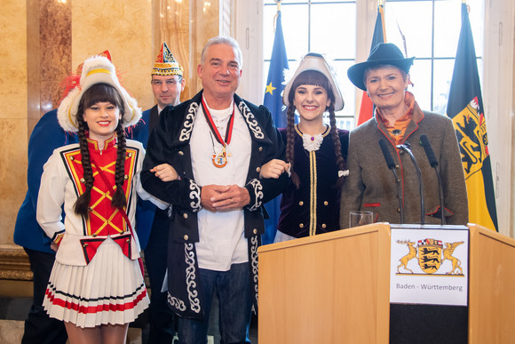 Fastnacht Empfang für Karnevals- und Fasnachtsvereine Innenminister Thomas Strobl (2.v.l.) und Staatssekretärin Friedlinde Gurr-Hirrsch (r.) beim Empfang für die Karnevals- und Fasnachtsvereine des Landes