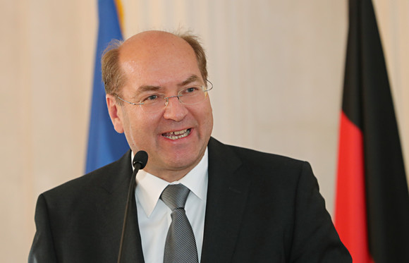 Justiz Eberhard Stilz als Präsident des Verfassungsgerichtshofs verabschiedet Dr. Malte Graßhof