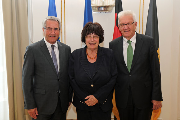 Besuch Kretschmann empfängt Präsident Richert Ministerpräsident Winfried Kretschmann (r.), Staatsrätin Gisela Erler (M.) und der Präsident des Regionalrats der Region Grand Est, Philippe Richert (l.)