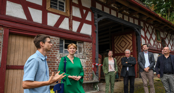 Staatssekretärin Andrea Lindlohr MdL besucht den Störz-Hof in Flözlingen