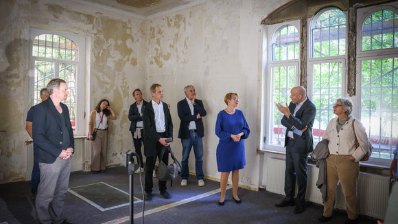 Denkmalreise Staatssekretärin Lindlohr besichtigt Villa Knosp in Stuttgart Staatssekretärin Andrea Lindlohr besucht die Villa Knosp in Stuttgart