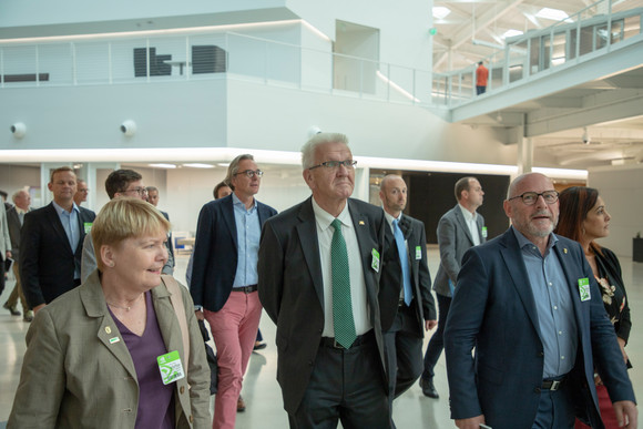 Delegationreise Kretschmann reist nach Kalifornien und Ontario Ministerpräsident Winfried Kretschmann (M.) zu Besuch bei NVIDIA im Silicon Valley (Foto: Staatsministerium Baden-Württemberg)