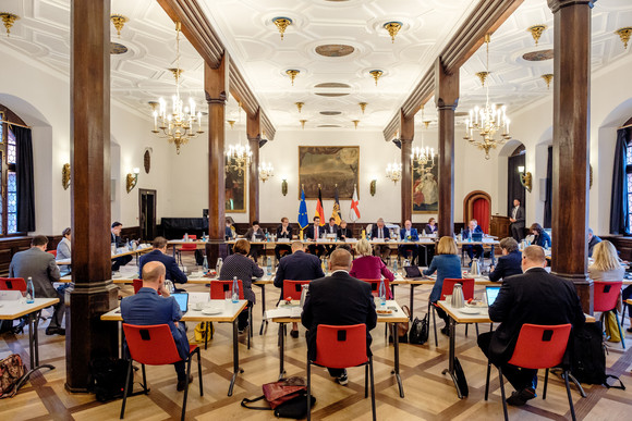 Landesregierung Auswärtige Kabinettssitzung in Freiburg Auswärtige Kabinettssitzung im Historischen Kaufhaus in Freiburg - Auftakt mit Freiburgs Oberbürgermeister Martin Horn und Landrätin Dorothea Störr-Ritter