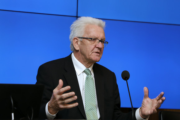 Pressekonferenz Landesregierung beschließt Arbeitsprogramm für Bürokratieabbau Ministerpräsident Winfried Kretschmann (Bild: Staatsministerium Baden-Württemberg)