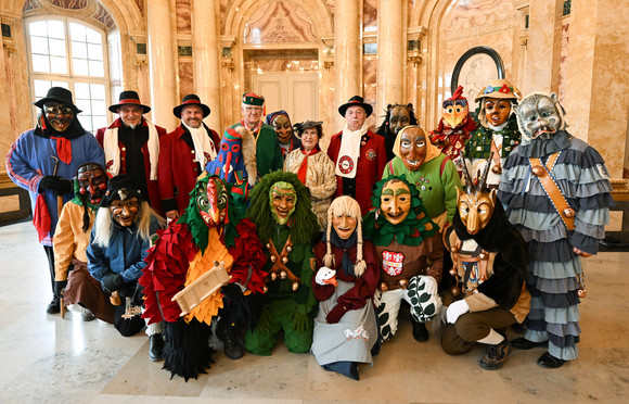 Fastnacht Närrischer Staatsempfang der Landesregierung Gruppenbild mit der Vereinigung Freier Oberschwäbischer Narrenzünfte