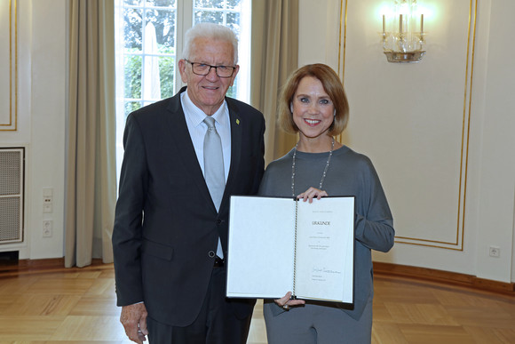 Landesregierung Empfang der neuen Hausspitze des Wissenschaftsministeriums Ministerpräsident Winfried Kretschmann (links) und Ministerin Petra Olschowski (rechts)