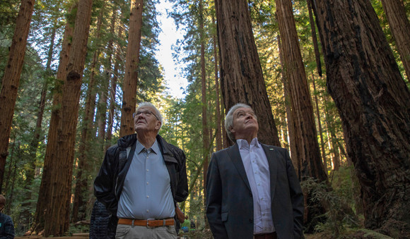 Delegationreise Kretschmann reist nach Kalifornien und Ontario Ministerpräsident Winfried Kretschmann und Umweltminister Franz Untersteller im Muir Woods National Monument (Foto: Staatsministerium Baden-Württemberg)
