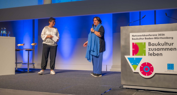 Ministerin Theresa Schopper spricht zur Eröffnung der Netzwerkkonferenz Baukultur
