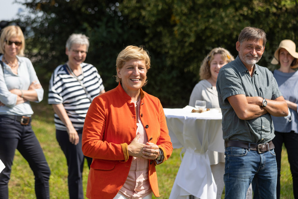 Ministerin Razavi besucht das spätkeltische Doppeloppidum Altenburg-Rheinau in Jestetten.