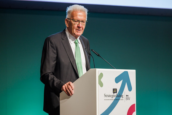 Wohnen und Bauen Zweite Jahresveranstaltung des Strategiedialogs Wohnen und Bauen Ministerpräsident Winfried Kretschmann bei seiner Rede