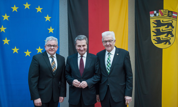 Europa Auswärtige Kabinettssitzung in Brüssel v.l.n.r.: Europaminister Guido Wolf, EU-Kommissar Günther Oettinger und Ministerpräsident Winfried Kretschmann (Foto: © Vertretung des Landes Baden-Württemberg bei der Europäischen Union/FKPH)