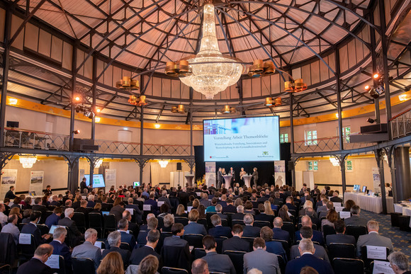 Konferenz Zwischenbilanz des Forums Gesundheitsstandort Teilnehmerinnen und Teilnehmer des Forums Gesundheitsstandort (Bild: Staatsministerium Baden-Württemberg)