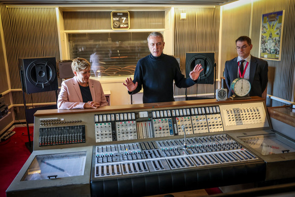 Denkmalreise Ministerin Razavi besucht MPS Studio Ministerin Nicole Razavi MdL besichtigt das MPS Studio in Villingen-Schwenningen.
