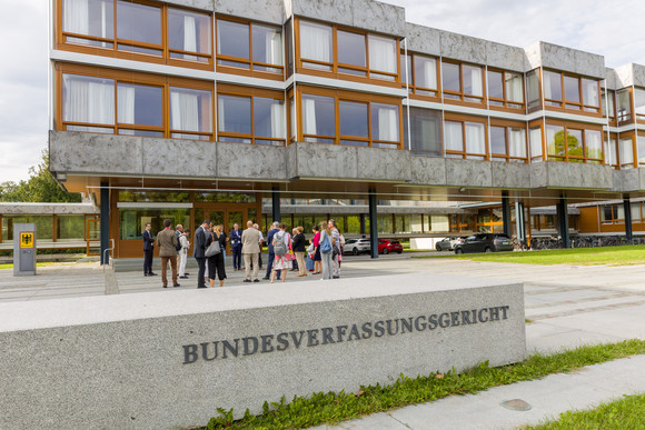 Denkmalreise Ministerin Razavi besucht das Bundesverfassungsgericht in Karlsruhe Ministerin Nicole Razavi MdL besucht das Bundesverfassungsgericht in Karlsruhe.