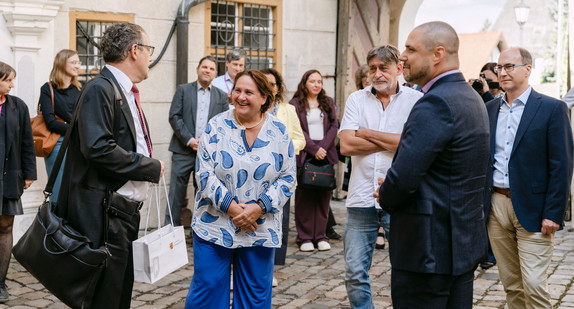 Ministerin Theresa Schopper besucht Schloss Brenz und die benachbarte Galluskirche in Sontheim an der Brenz.