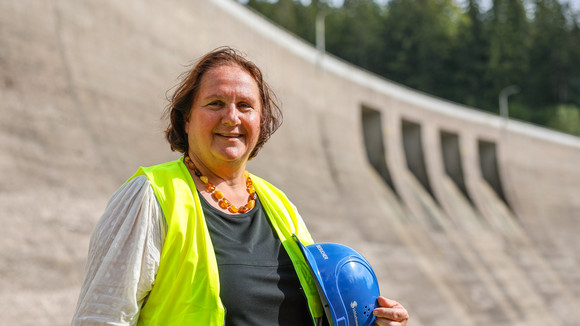 Ministerin Theresa Schopper besucht die historische Pumpspeicheranlage des Schluchseewerkes im Rahmen der Denkmalreise 2026. 